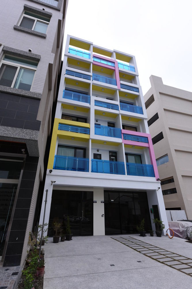 Hotel 九九商旅 Taichung Exterior foto