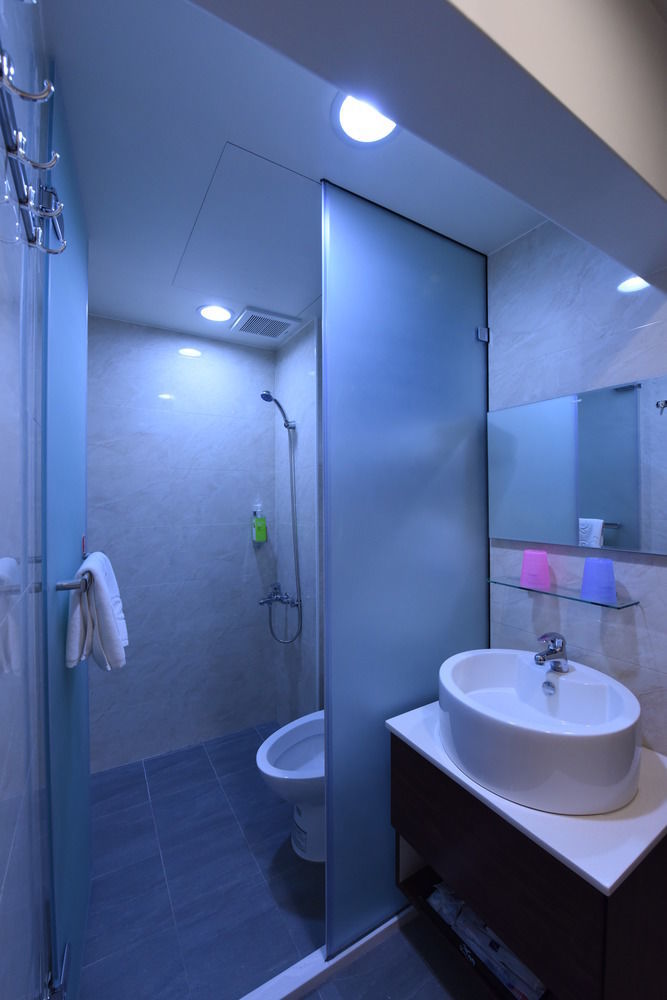 Hotel 九九商旅 Taichung Exterior foto